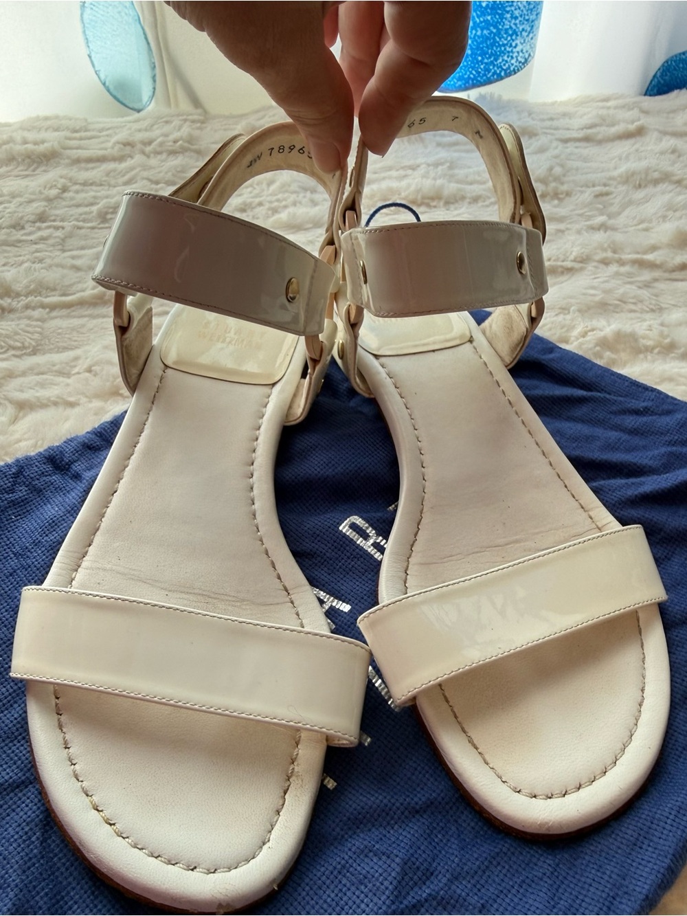 Stuart Weitzman Cream Patent Leather Flat Sandals Size 7 Designer Comfort